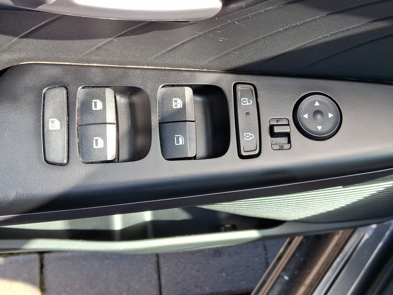 HYUNDAI - 23