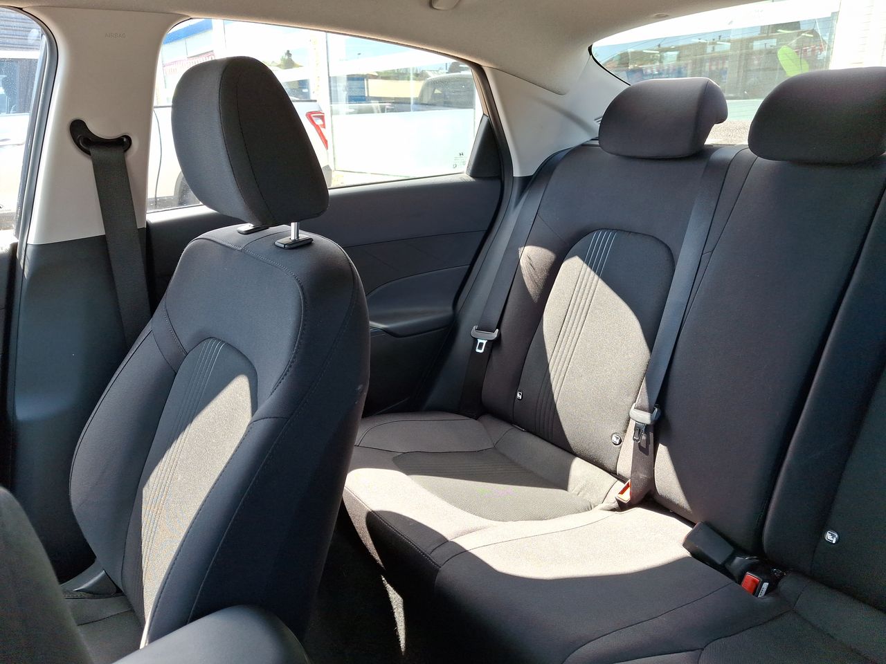 HYUNDAI - 12