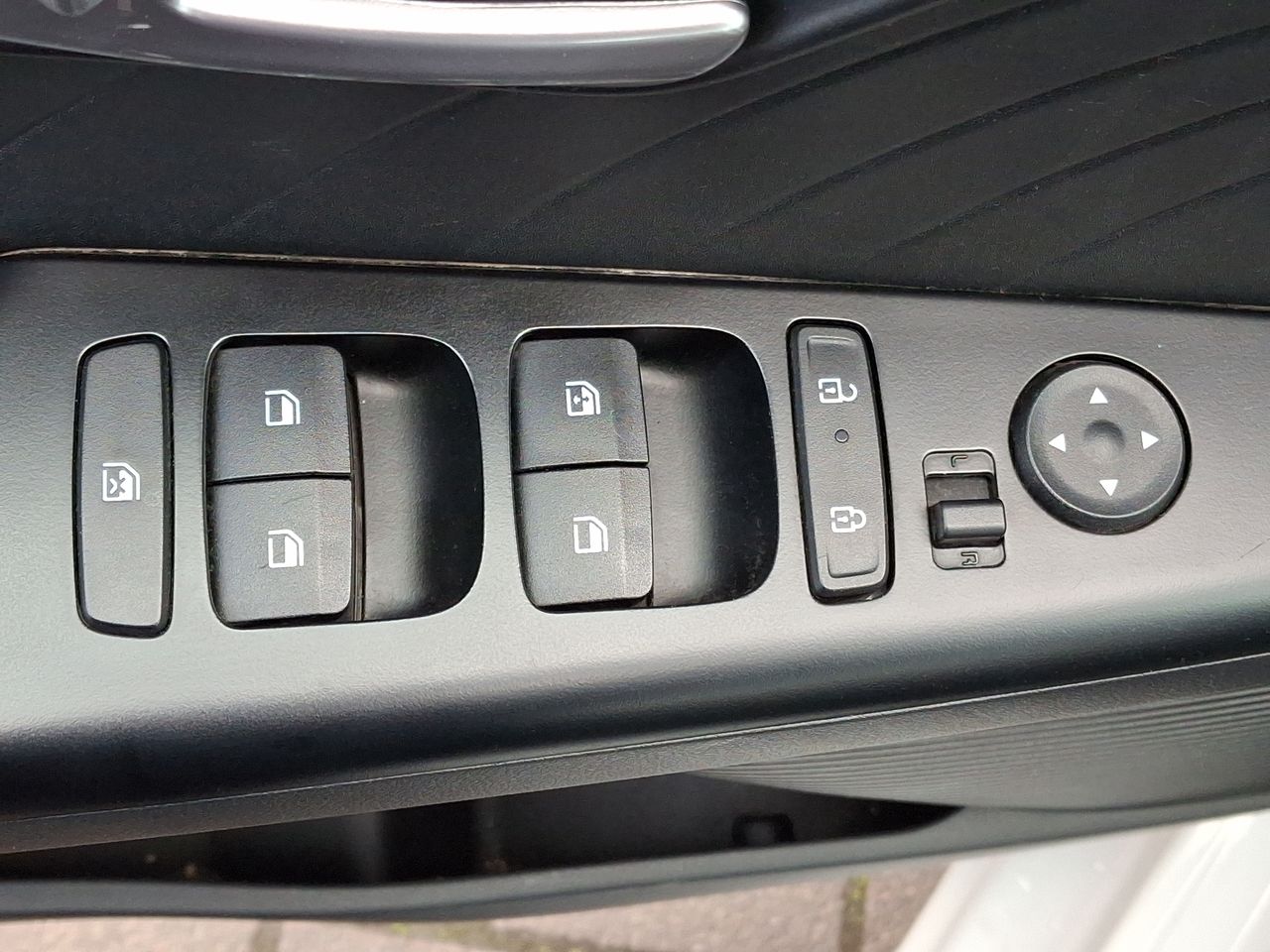 HYUNDAI - 23