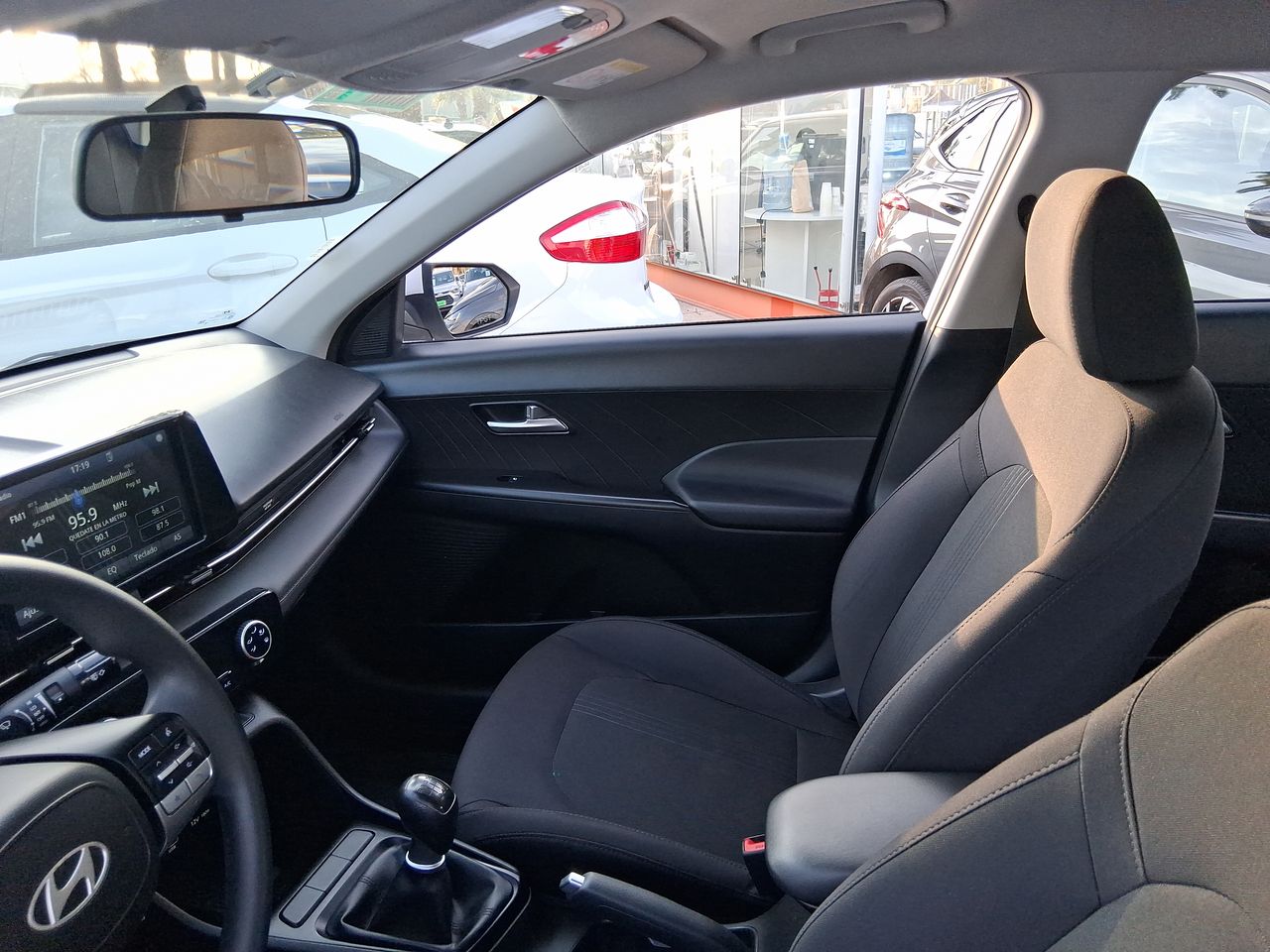 HYUNDAI - 10