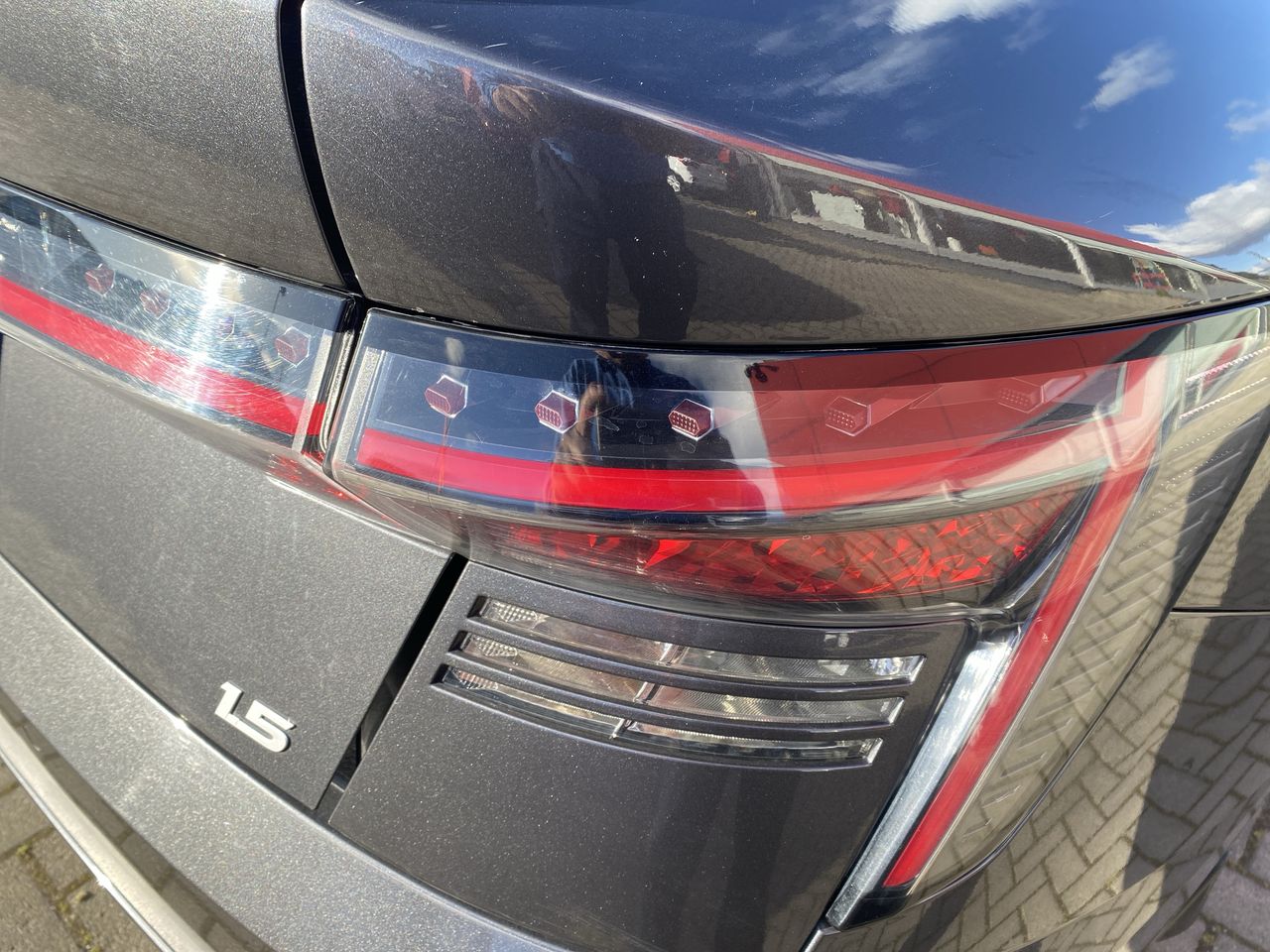 HYUNDAI - 20