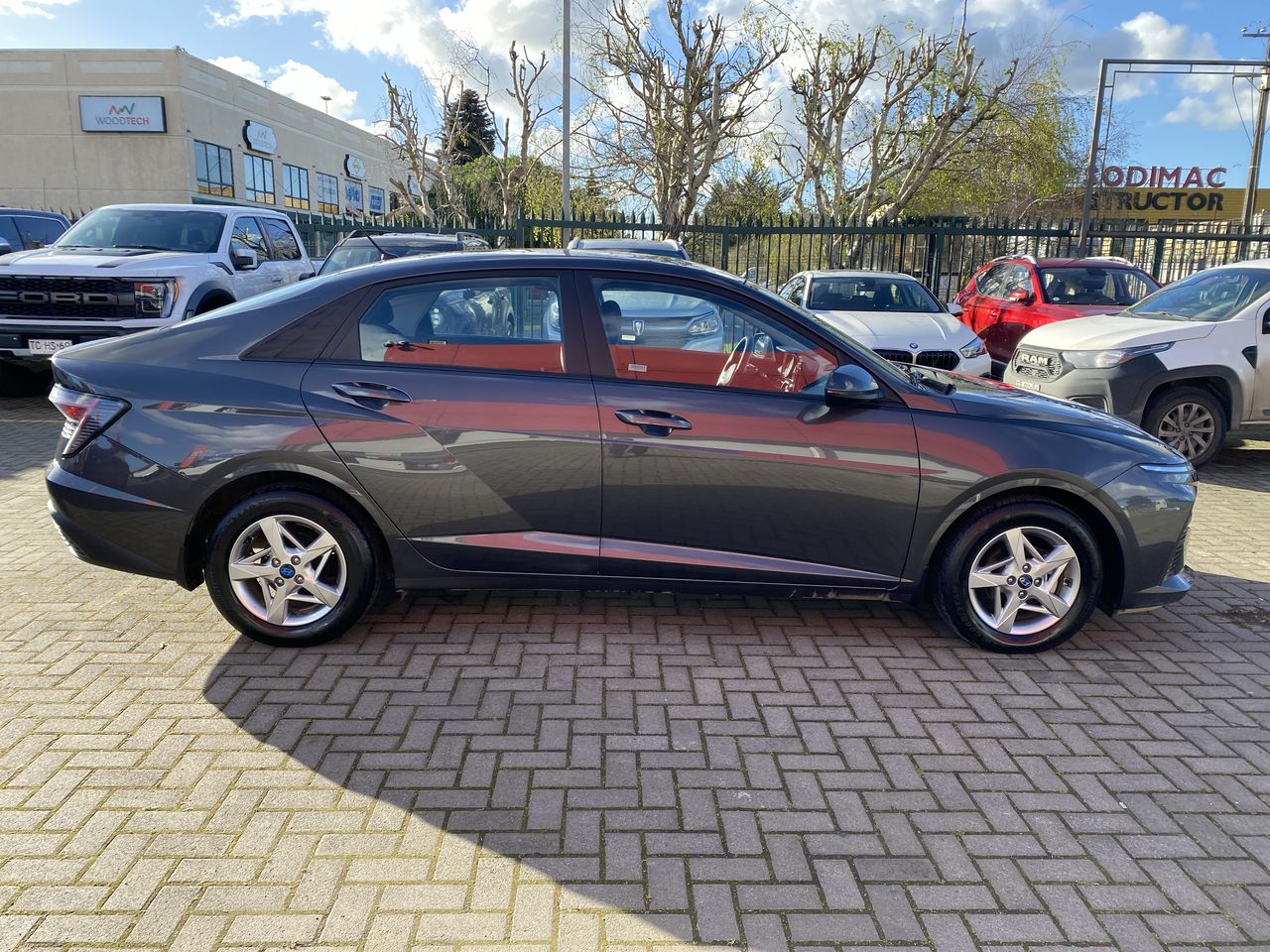 HYUNDAI - 8