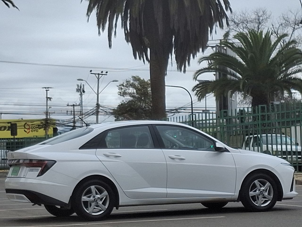 HYUNDAI - 7