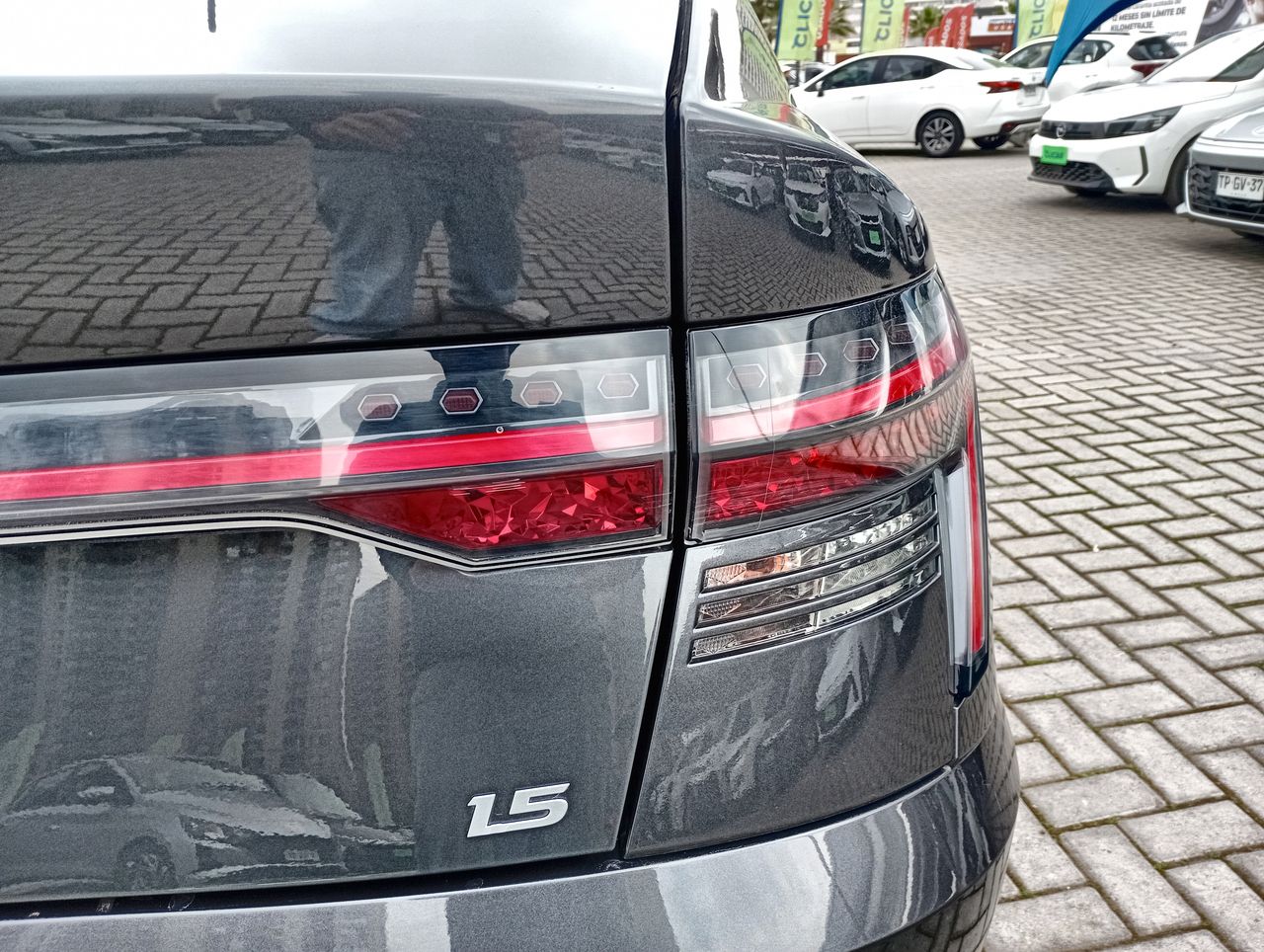 HYUNDAI - 20