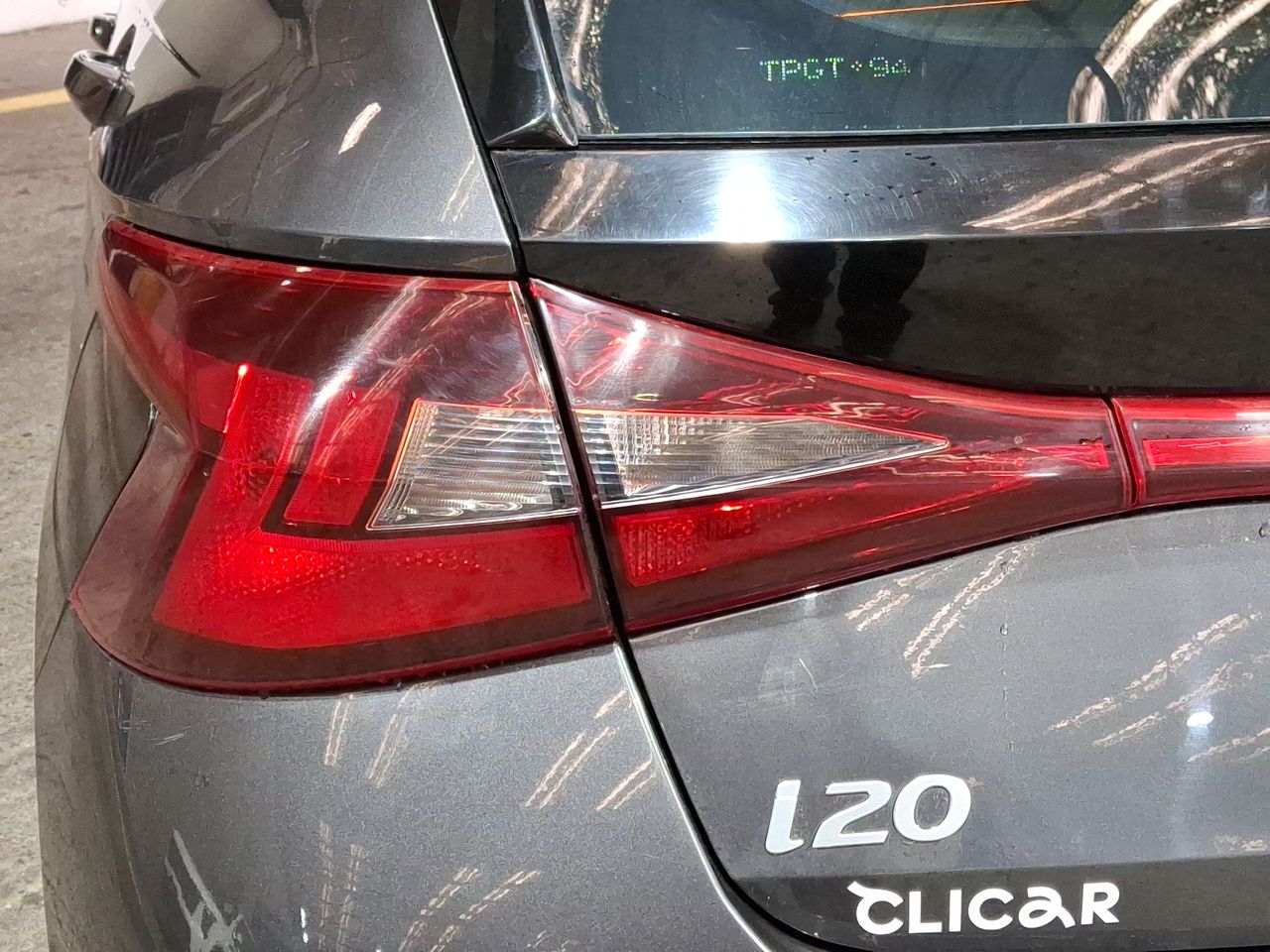 HYUNDAI - 20