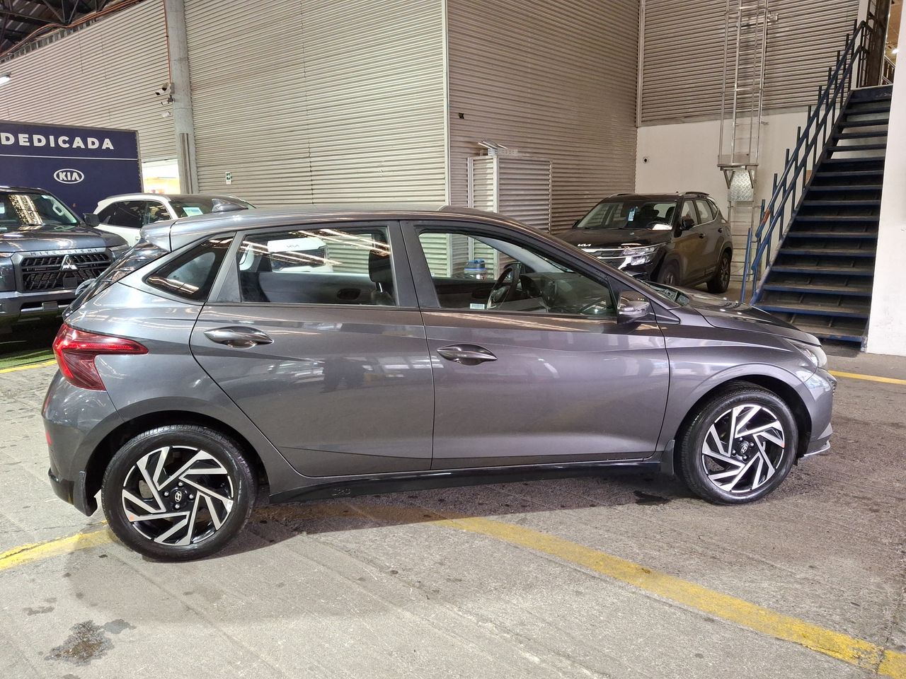 HYUNDAI - 8