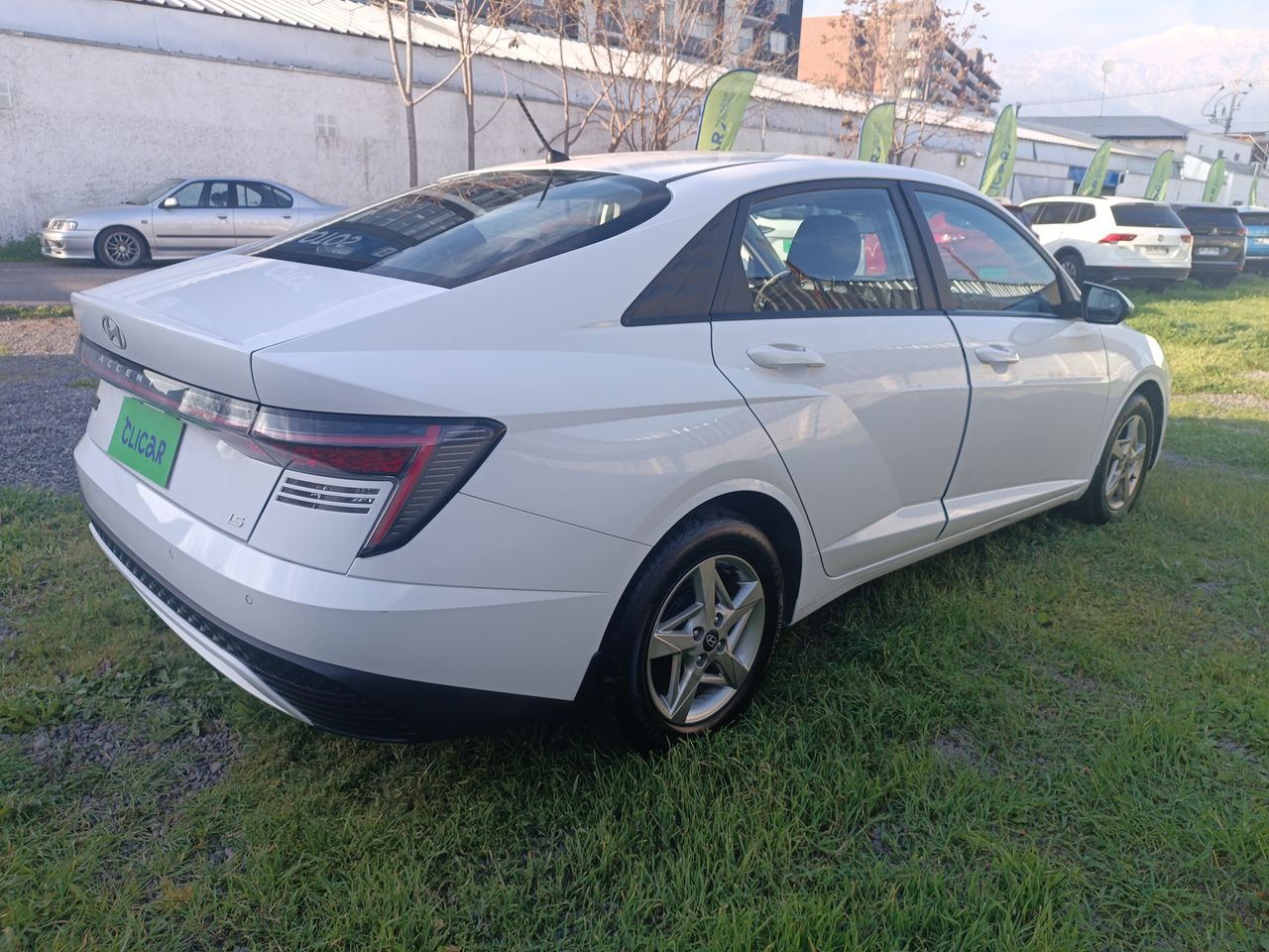 HYUNDAI - 7