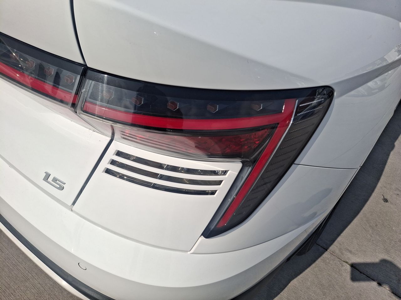 HYUNDAI - 20
