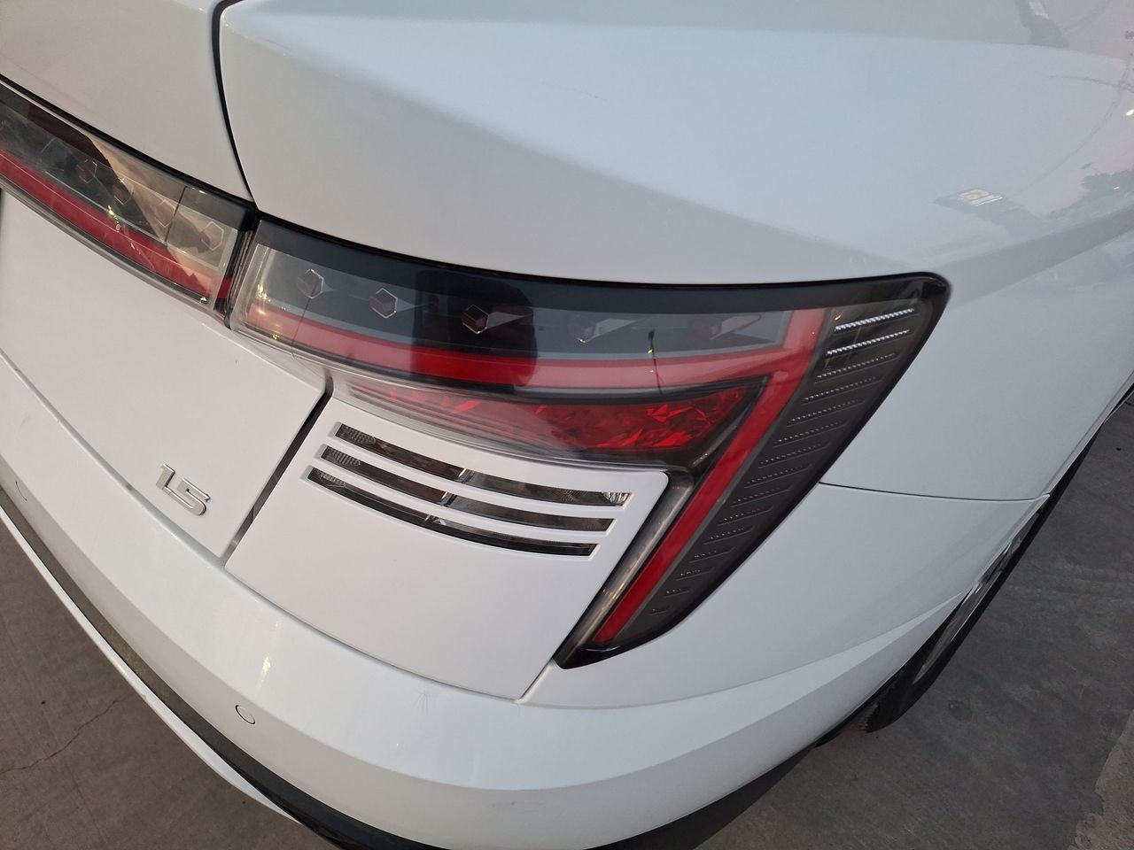 HYUNDAI - 20