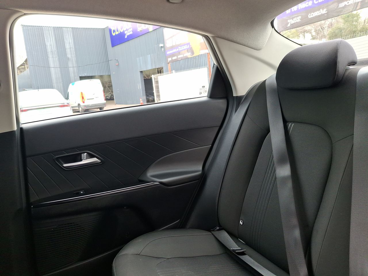 HYUNDAI - 12