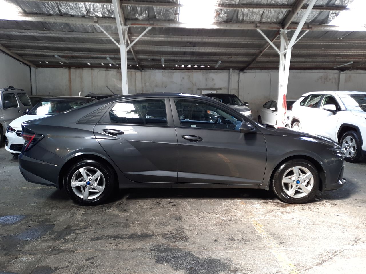 HYUNDAI - 8
