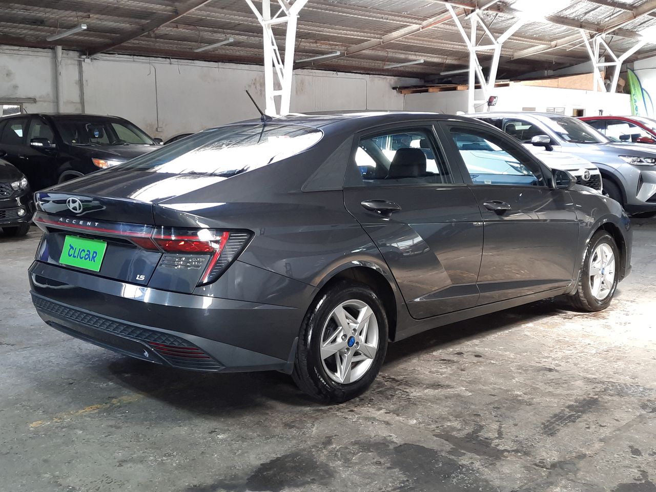 HYUNDAI - 7
