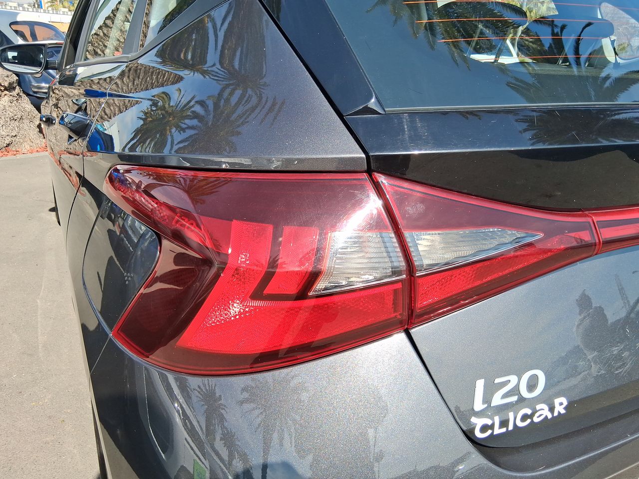 HYUNDAI - 20