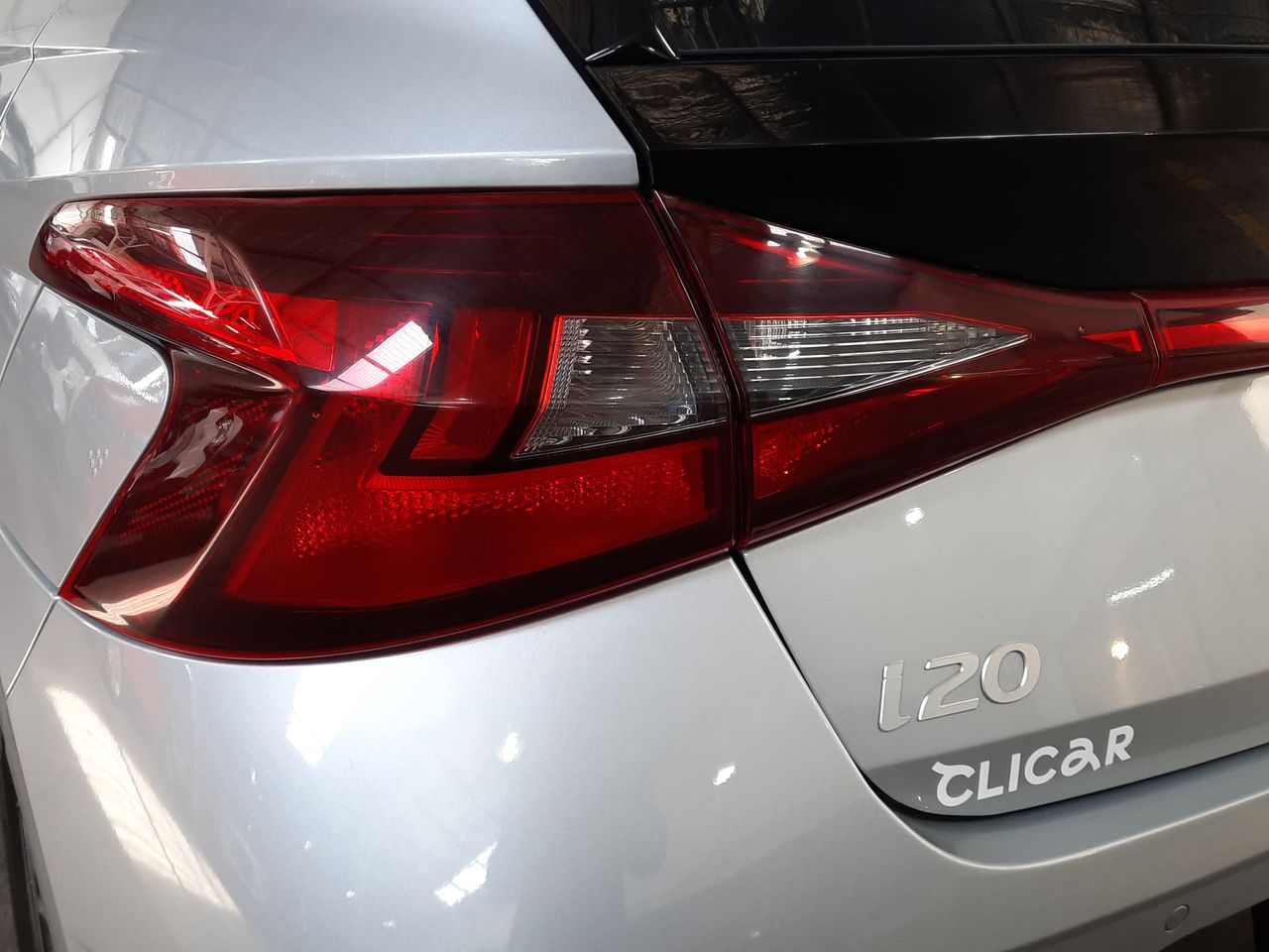 HYUNDAI - 20