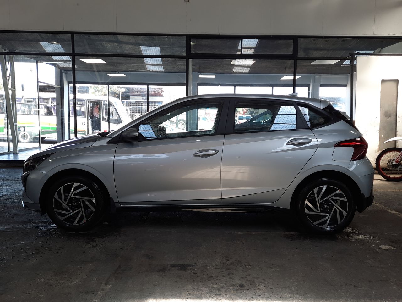 HYUNDAI - 4