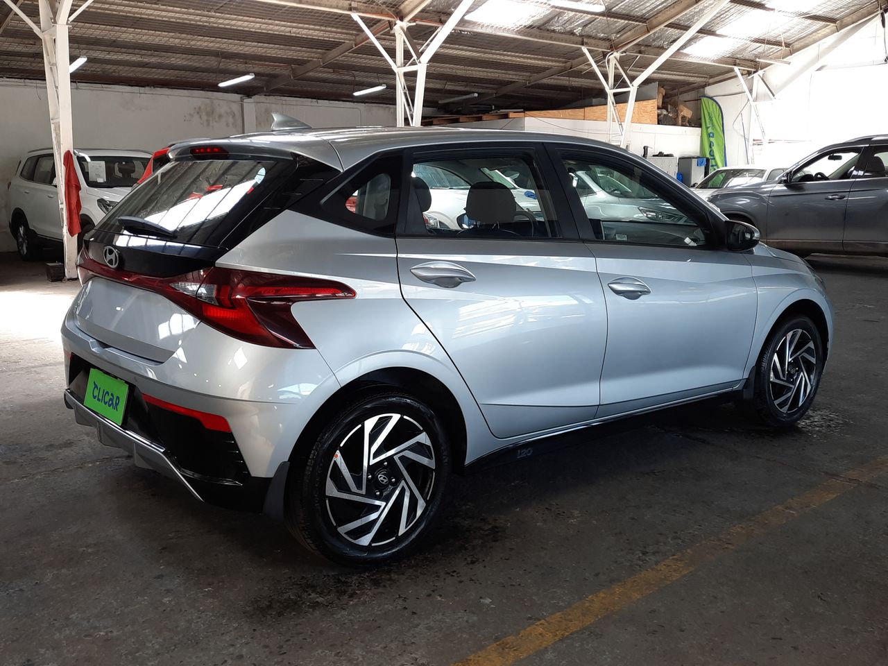 HYUNDAI - 7