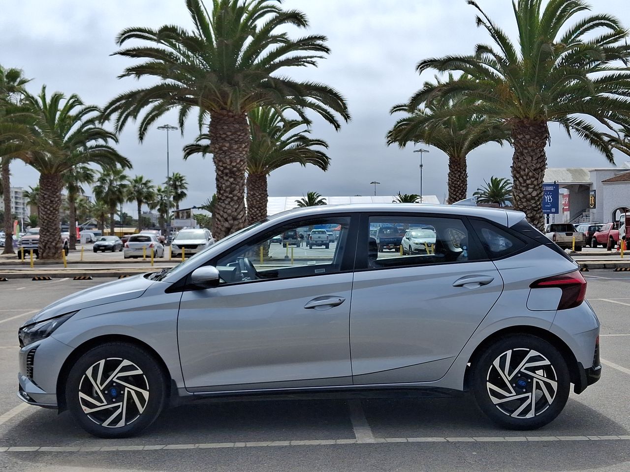HYUNDAI - 4