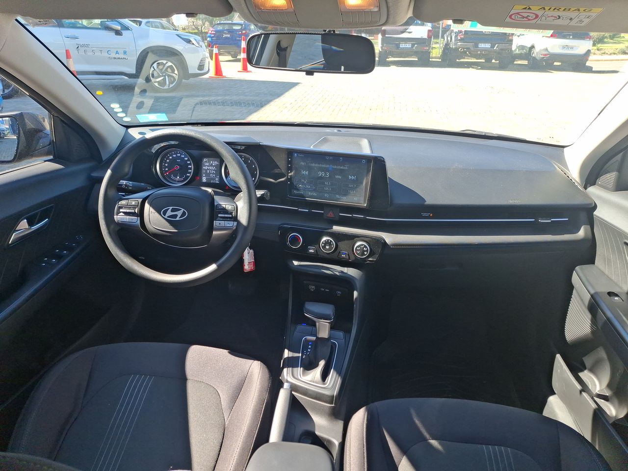 HYUNDAI - 12