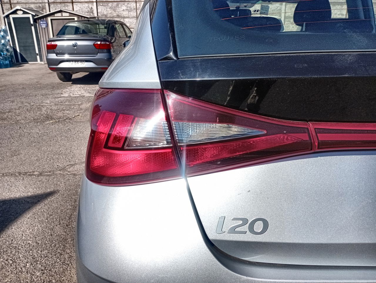 HYUNDAI - 20