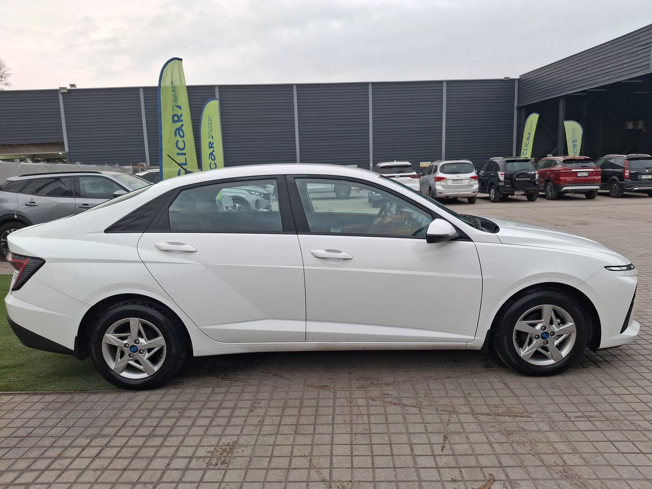 HYUNDAI - 8