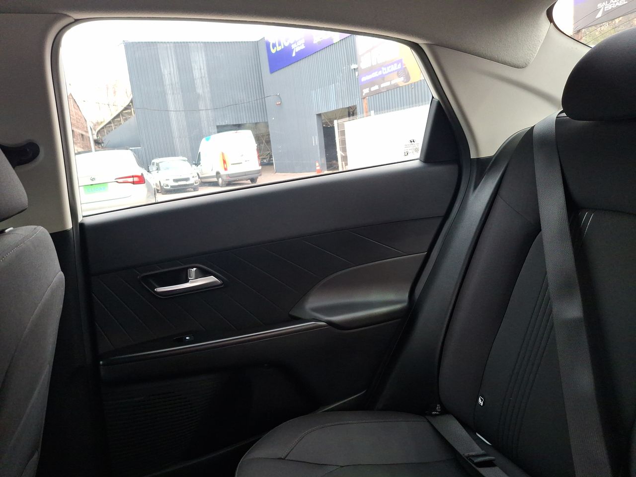 HYUNDAI - 12