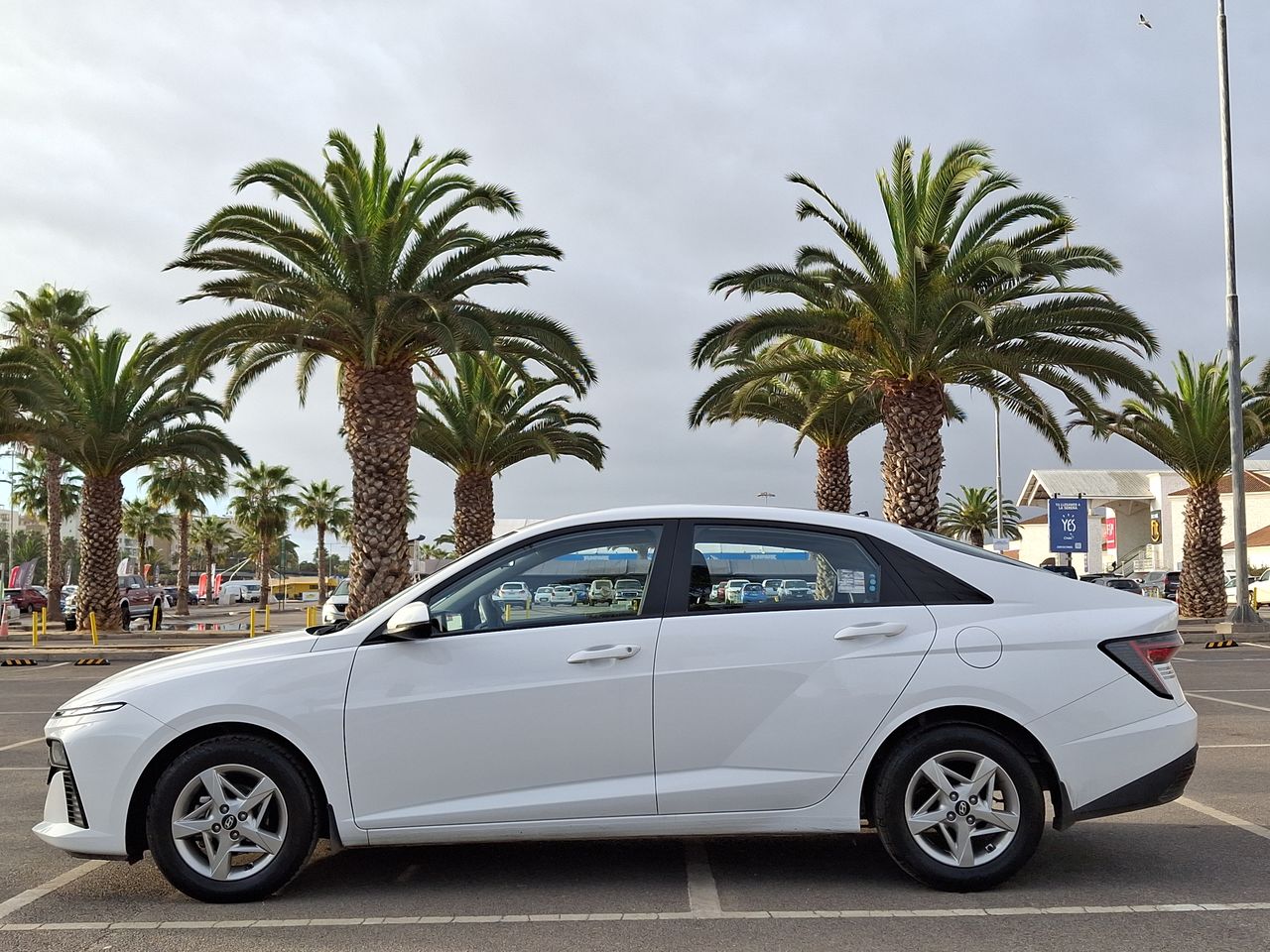 HYUNDAI - 4