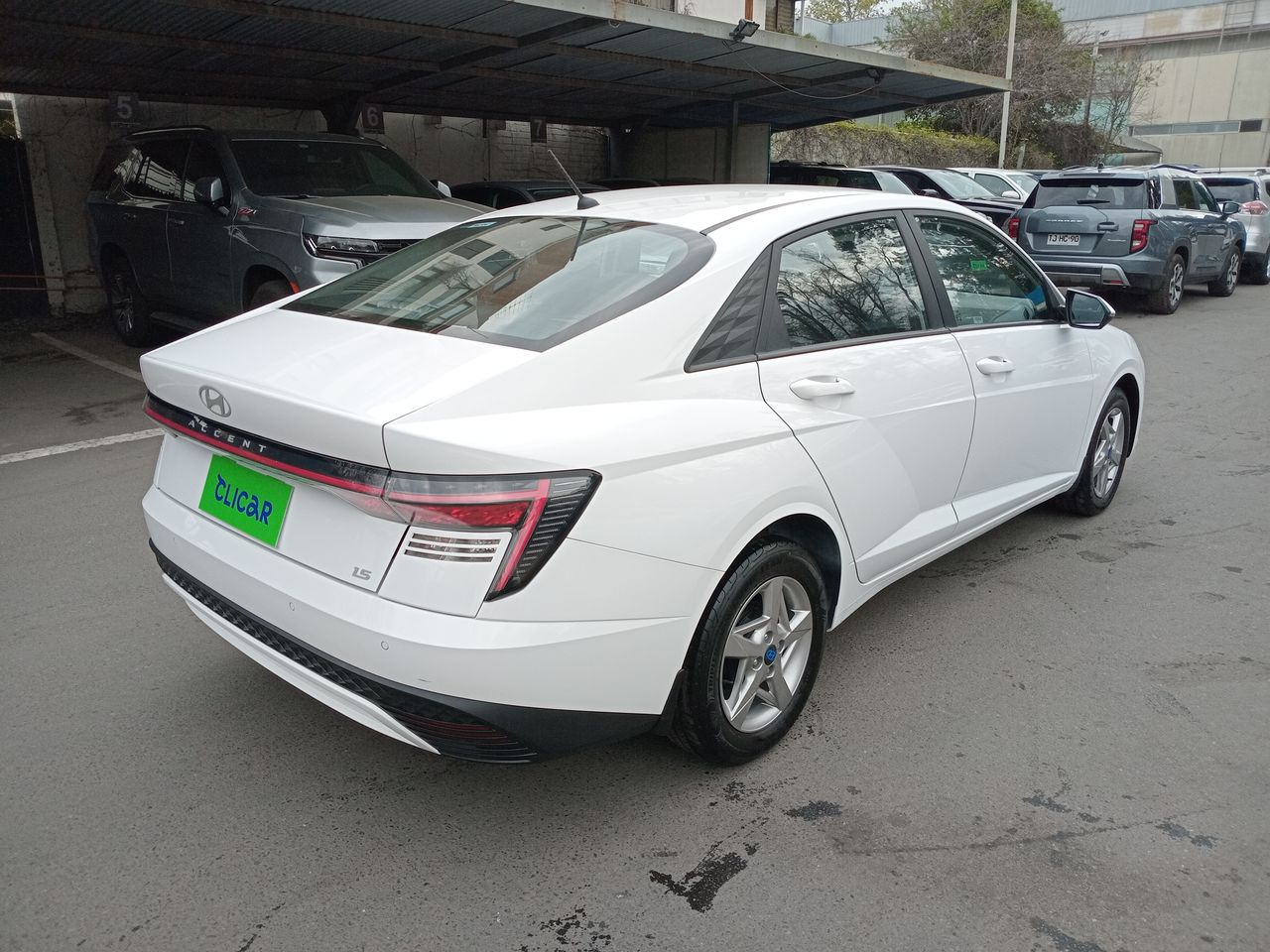 HYUNDAI - 7