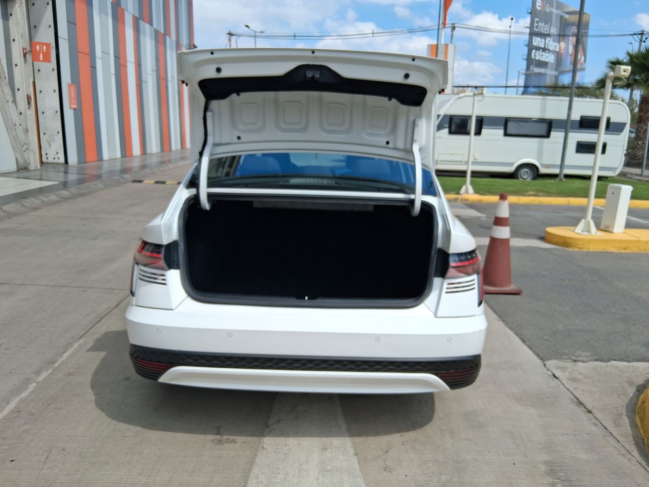 HYUNDAI - 17
