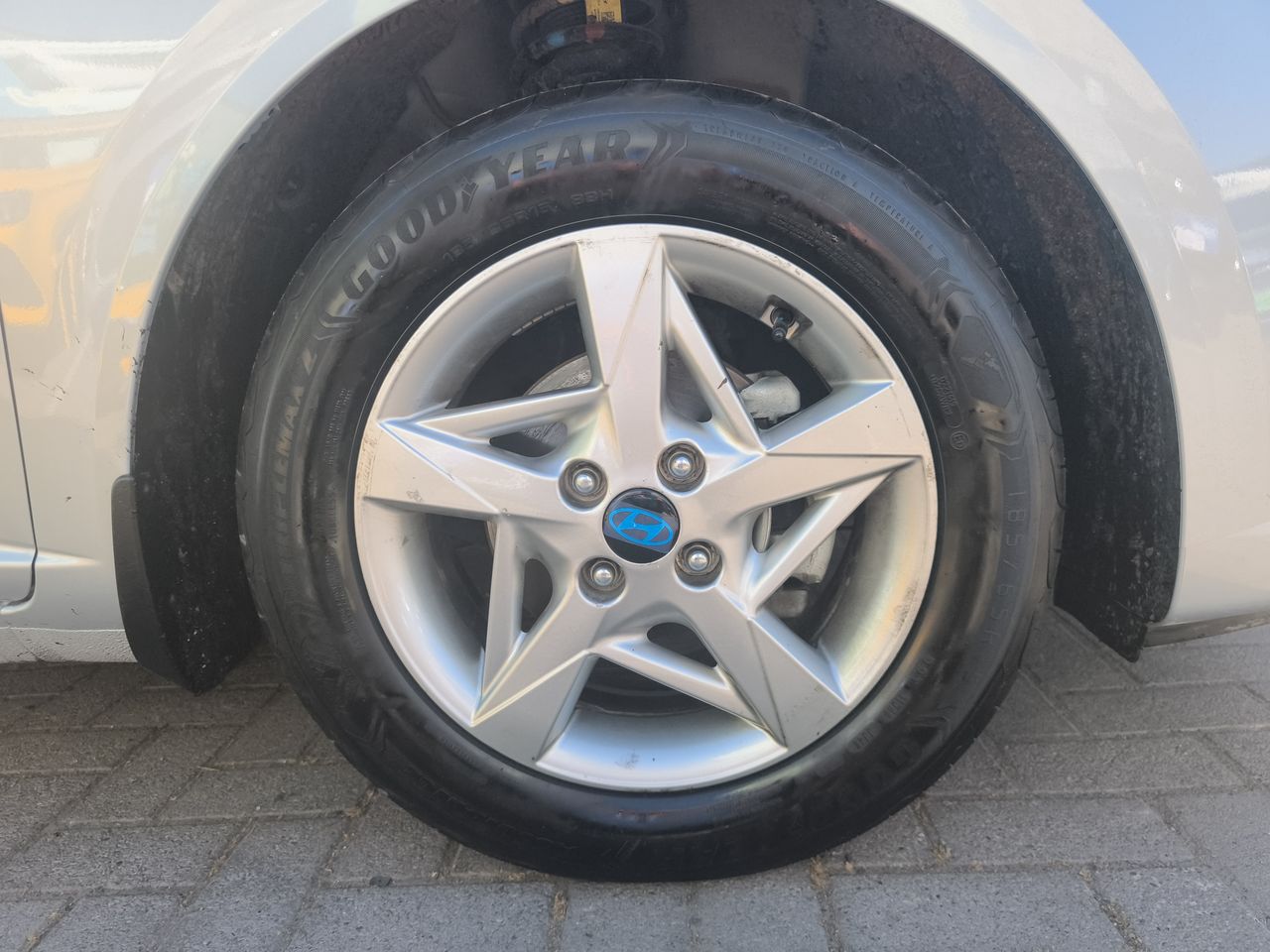 HYUNDAI - 15
