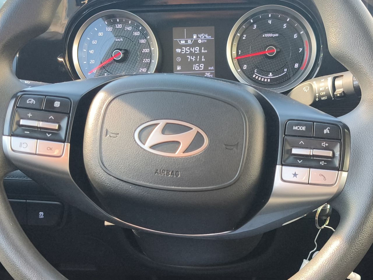 HYUNDAI - 24