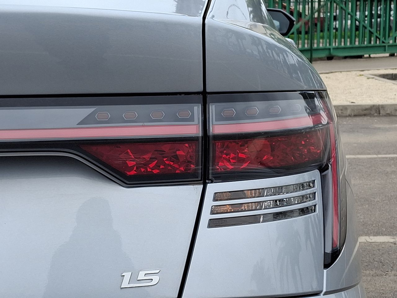 HYUNDAI - 20