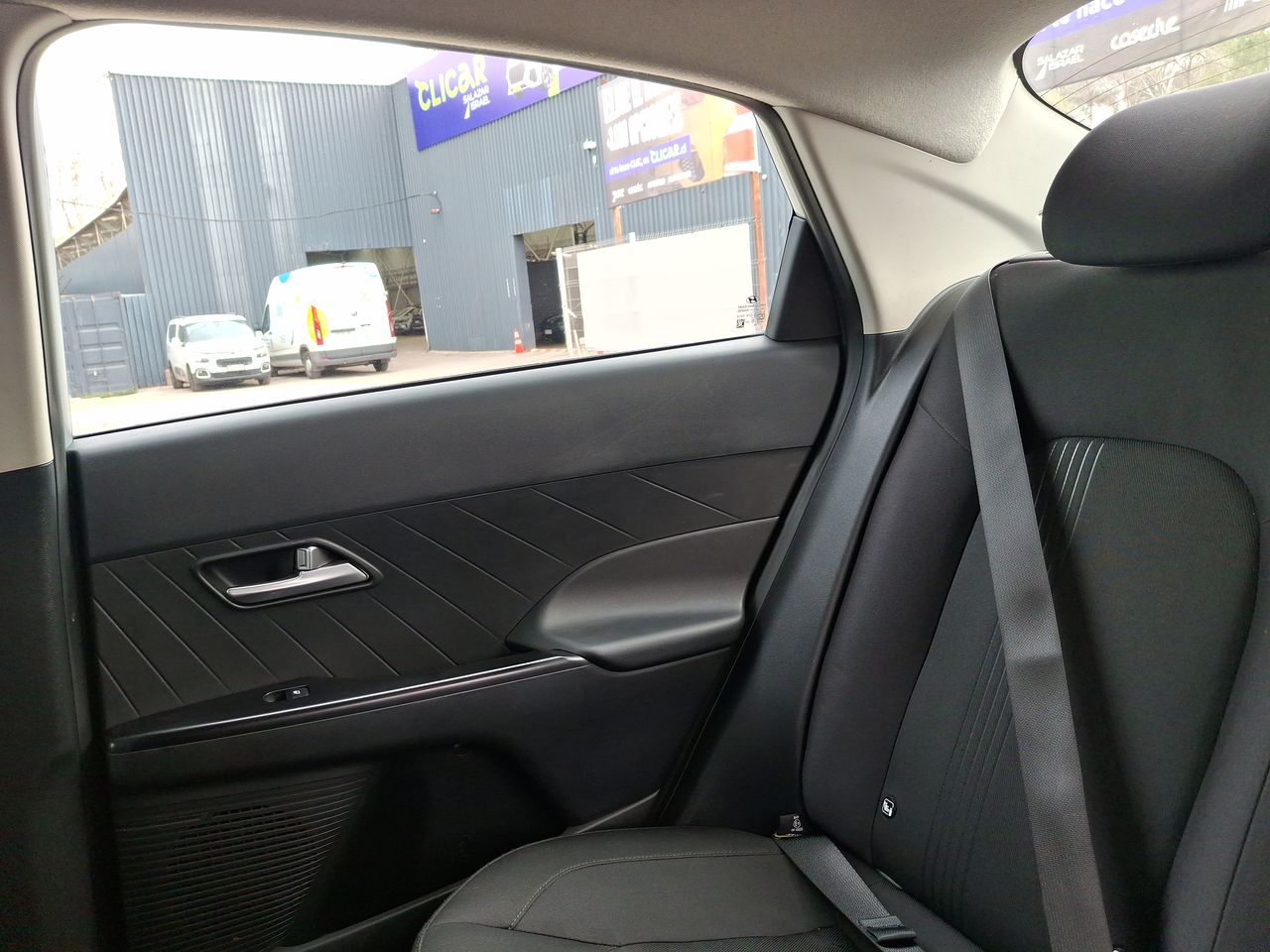 HYUNDAI - 12