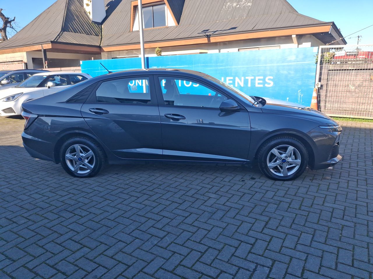 HYUNDAI - 8