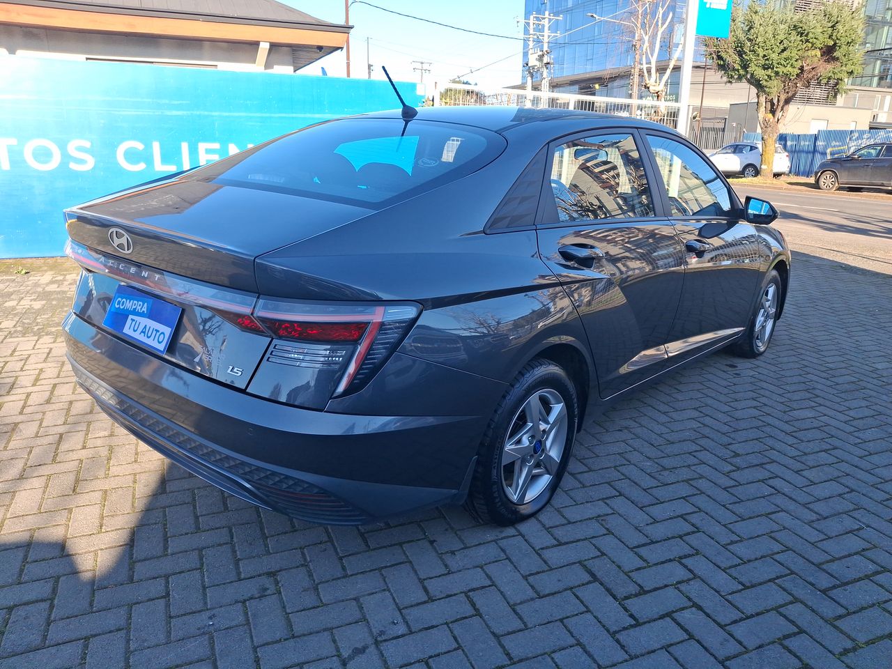 HYUNDAI - 7