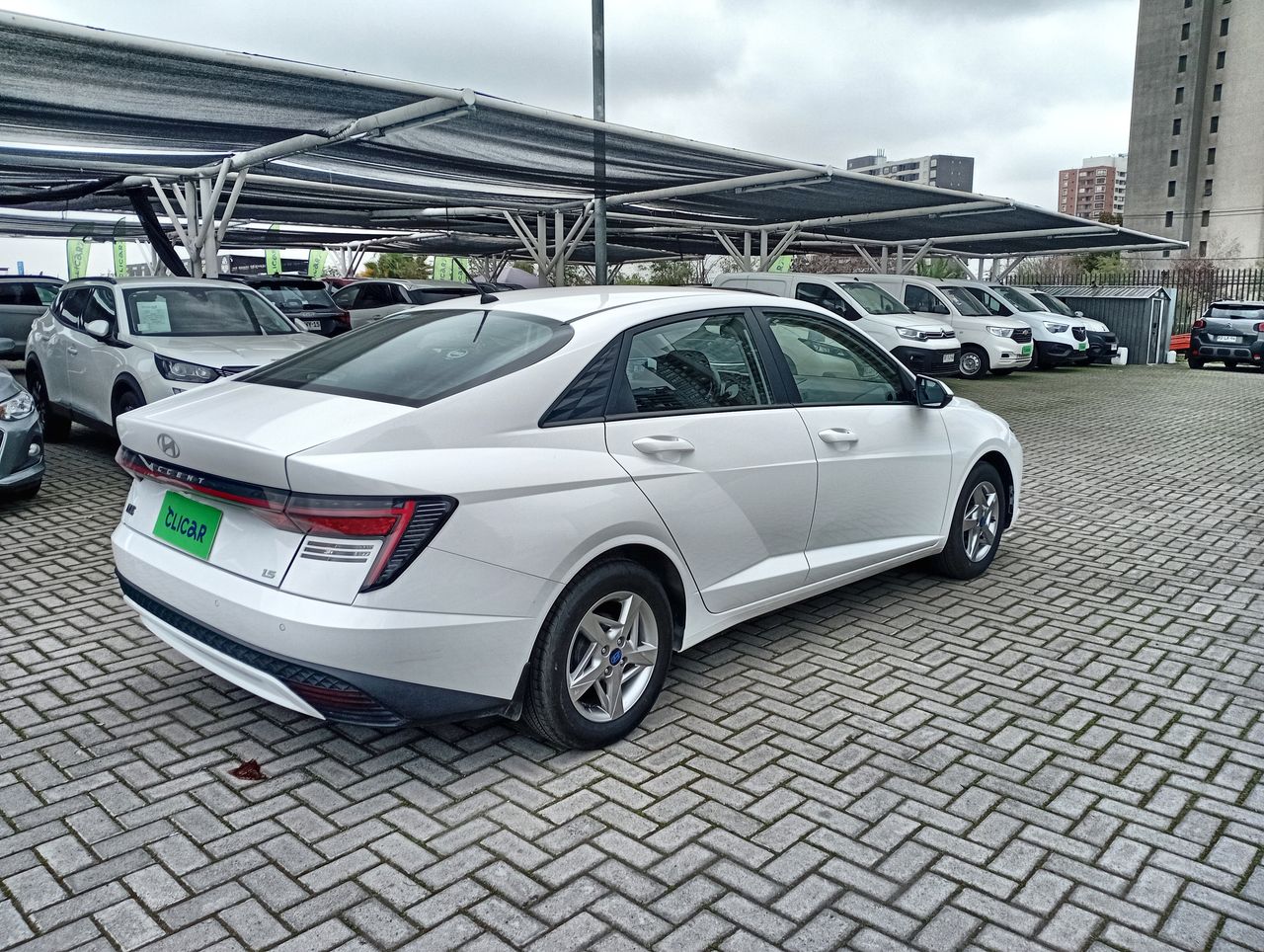 HYUNDAI - 7