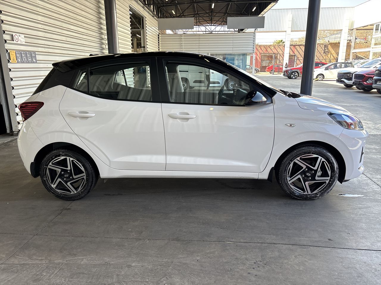 HYUNDAI - 8