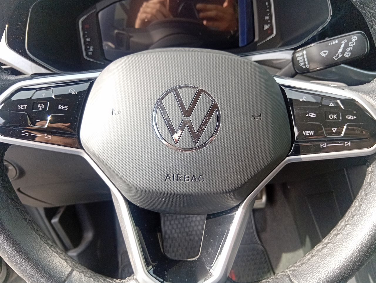 VOLKSWAGEN - 24