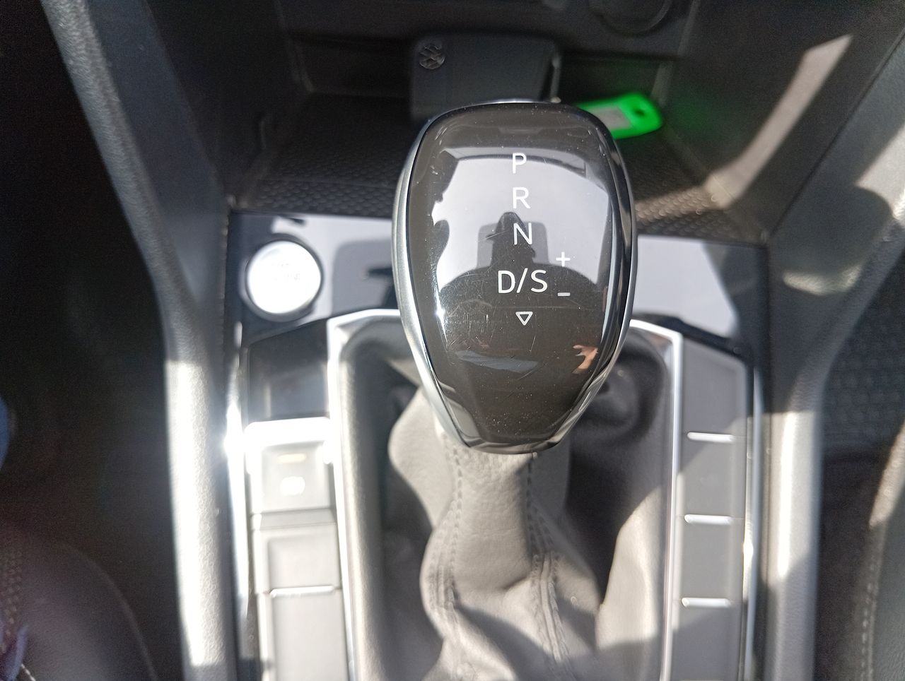 VOLKSWAGEN - 29