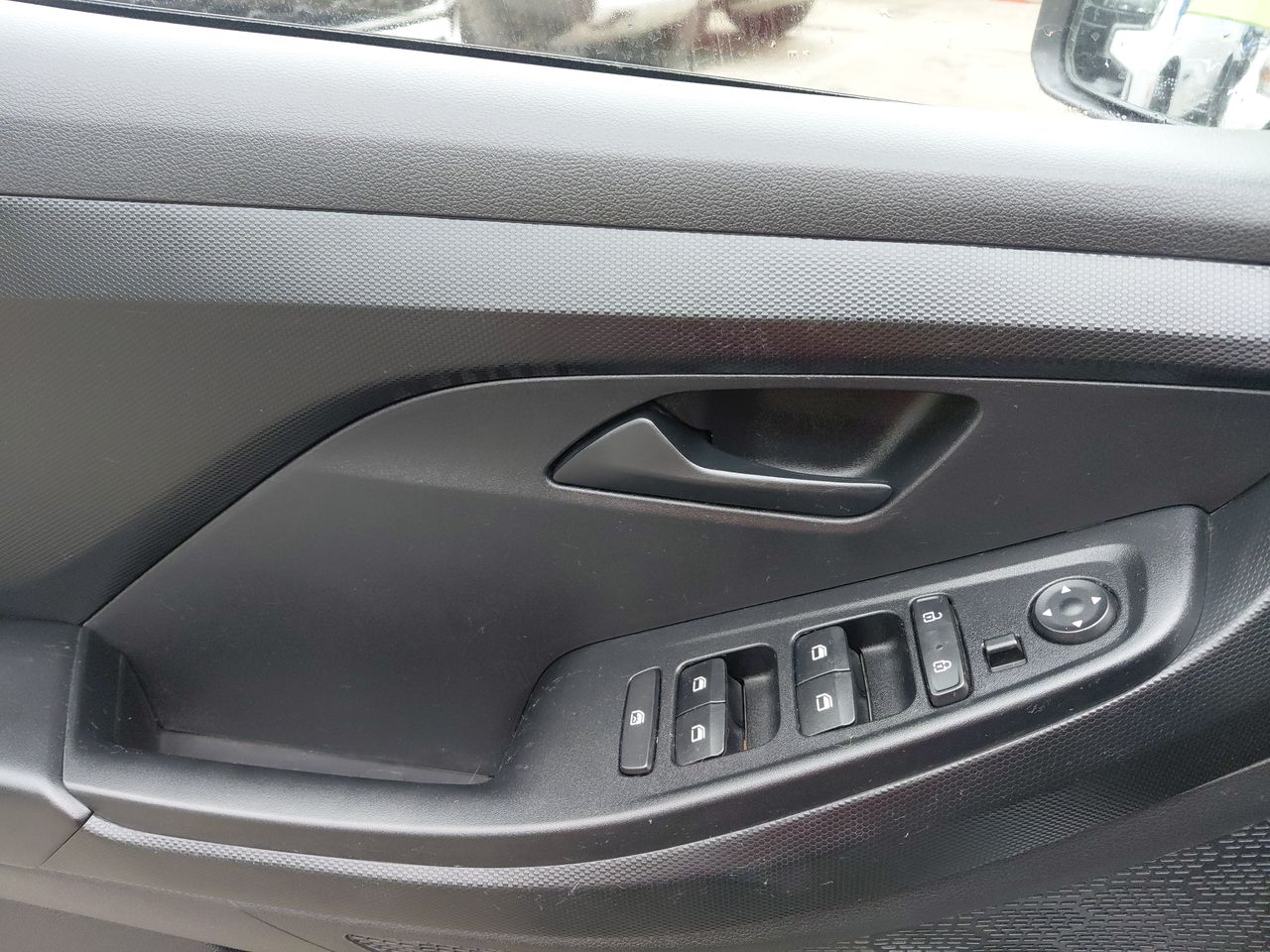 HYUNDAI - 12