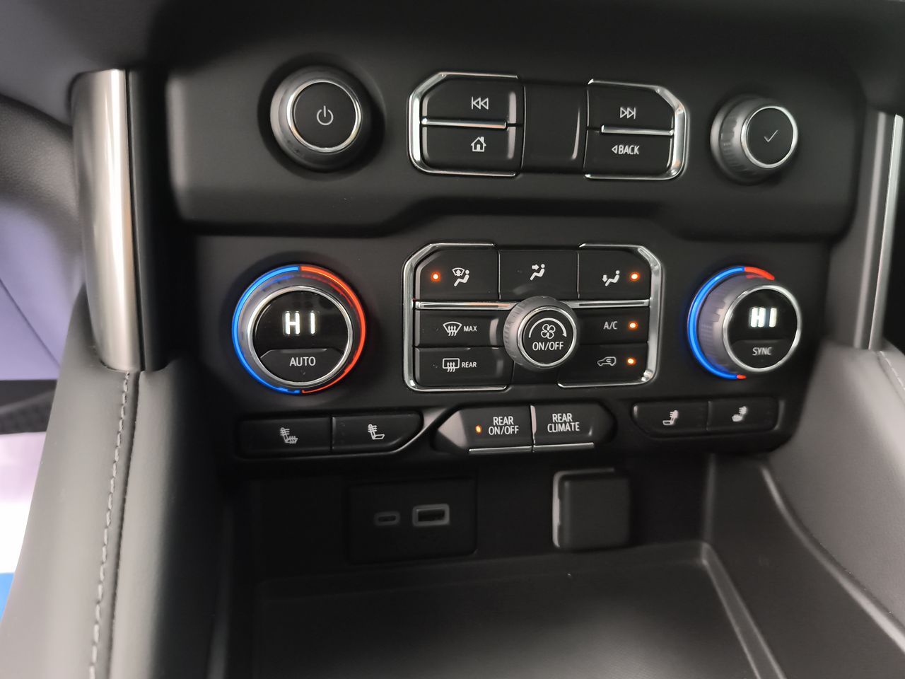 Chevrolet Tahoe — foto 28 de 35