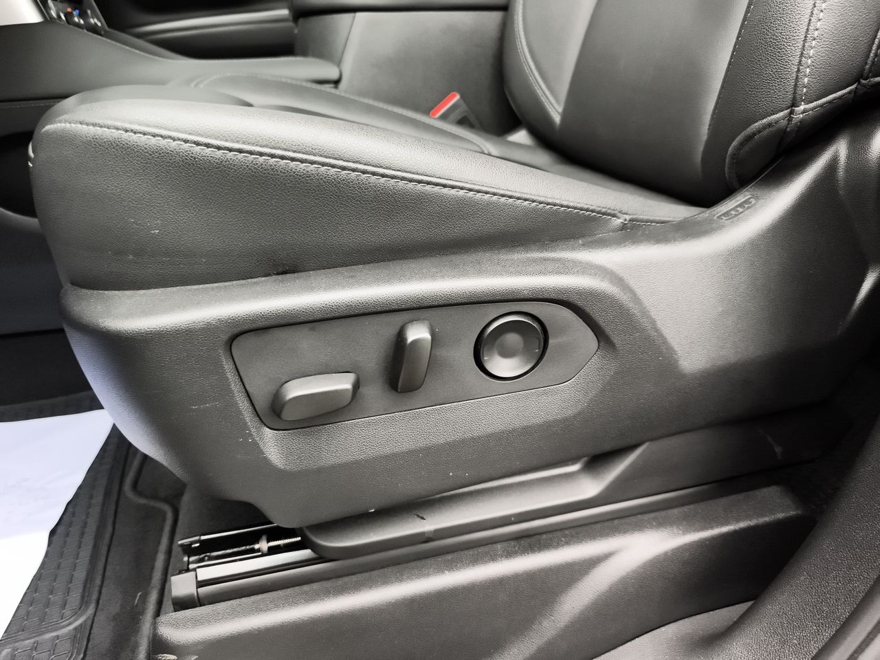 Chevrolet Tahoe — foto 21 de 35