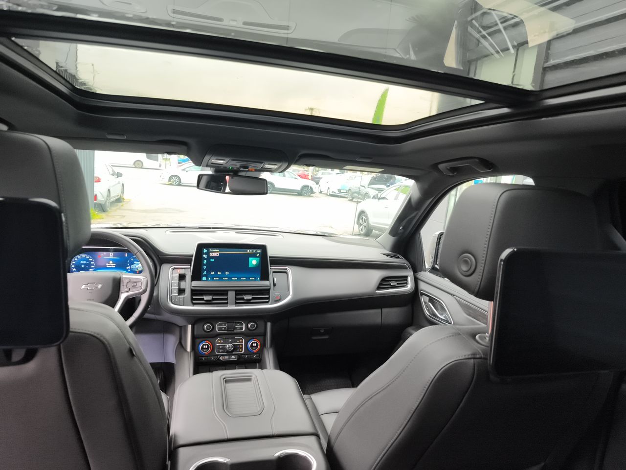 Chevrolet Tahoe — foto 10 de 35