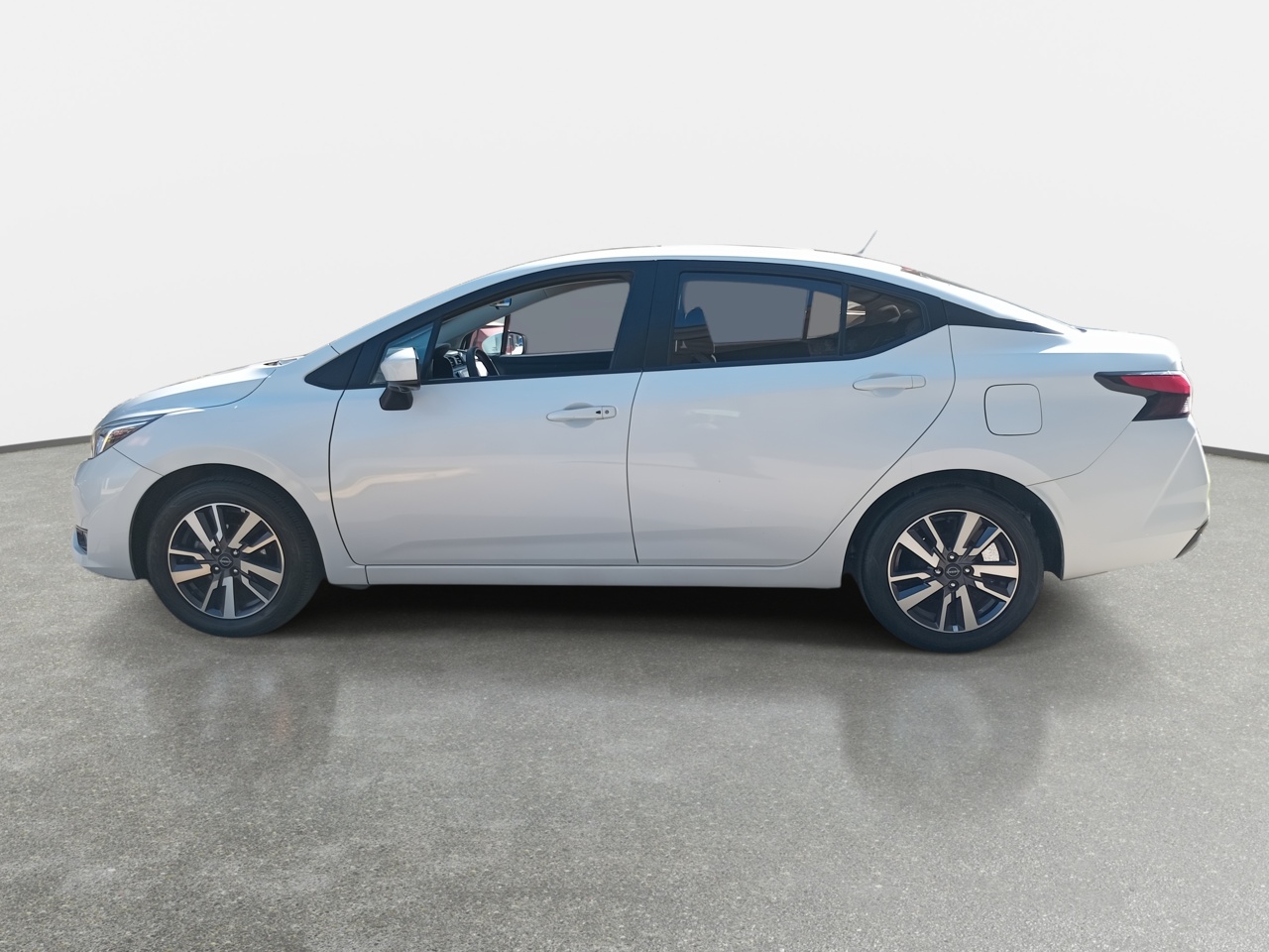 NISSAN - 4