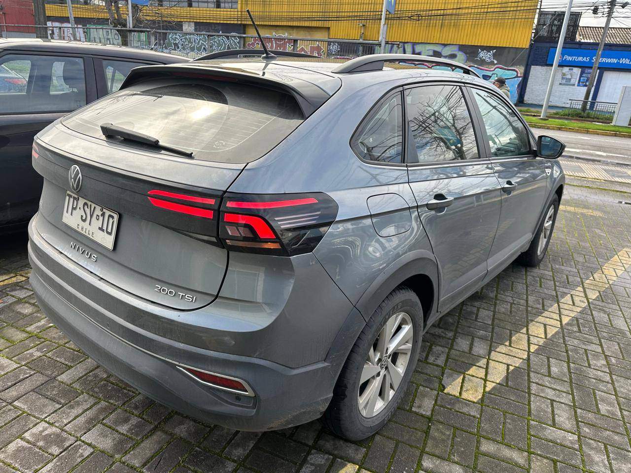 VOLKSWAGEN - 4