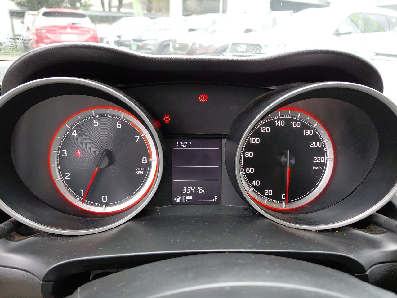 Suzuki Swift — foto 17 de 25