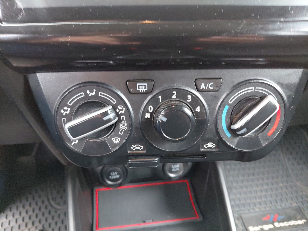 Suzuki Swift — foto 20 de 25