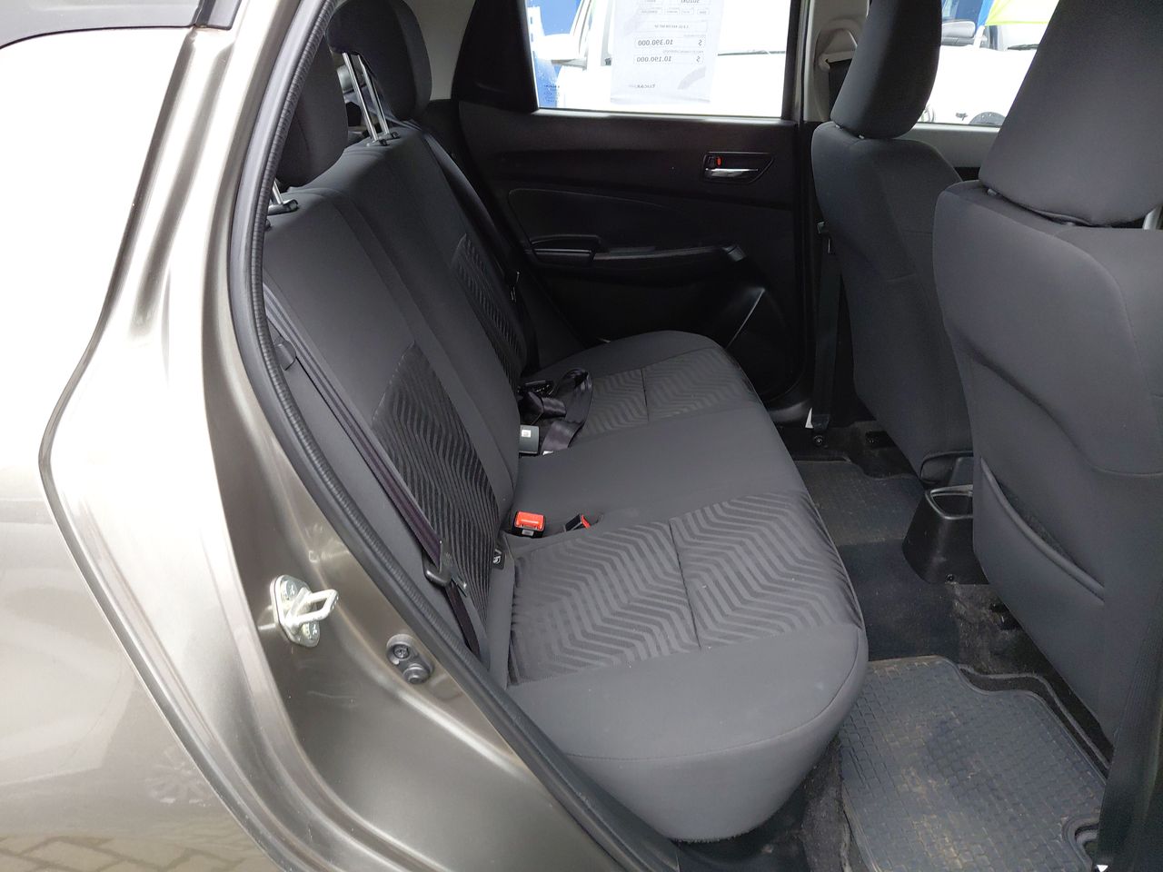 Suzuki Swift — foto 24 de 25
