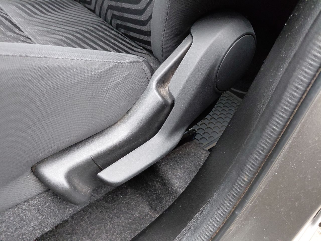 Suzuki Swift — foto 13 de 25