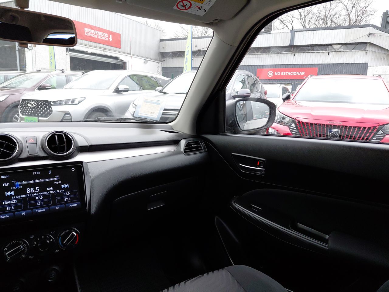 Suzuki Swift — foto 3 de 25