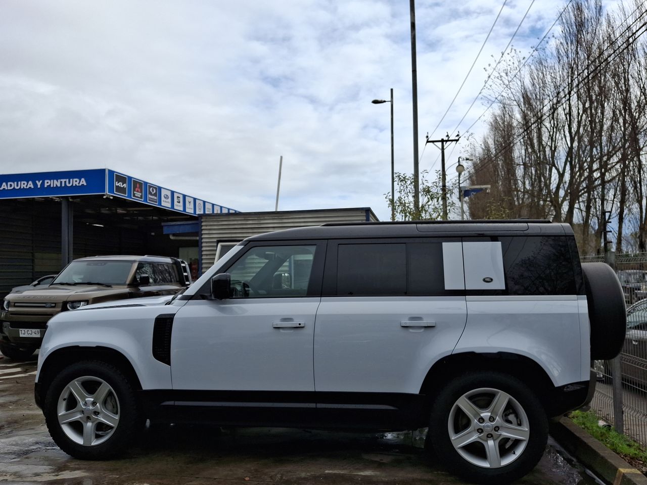 LAND ROVER - 4